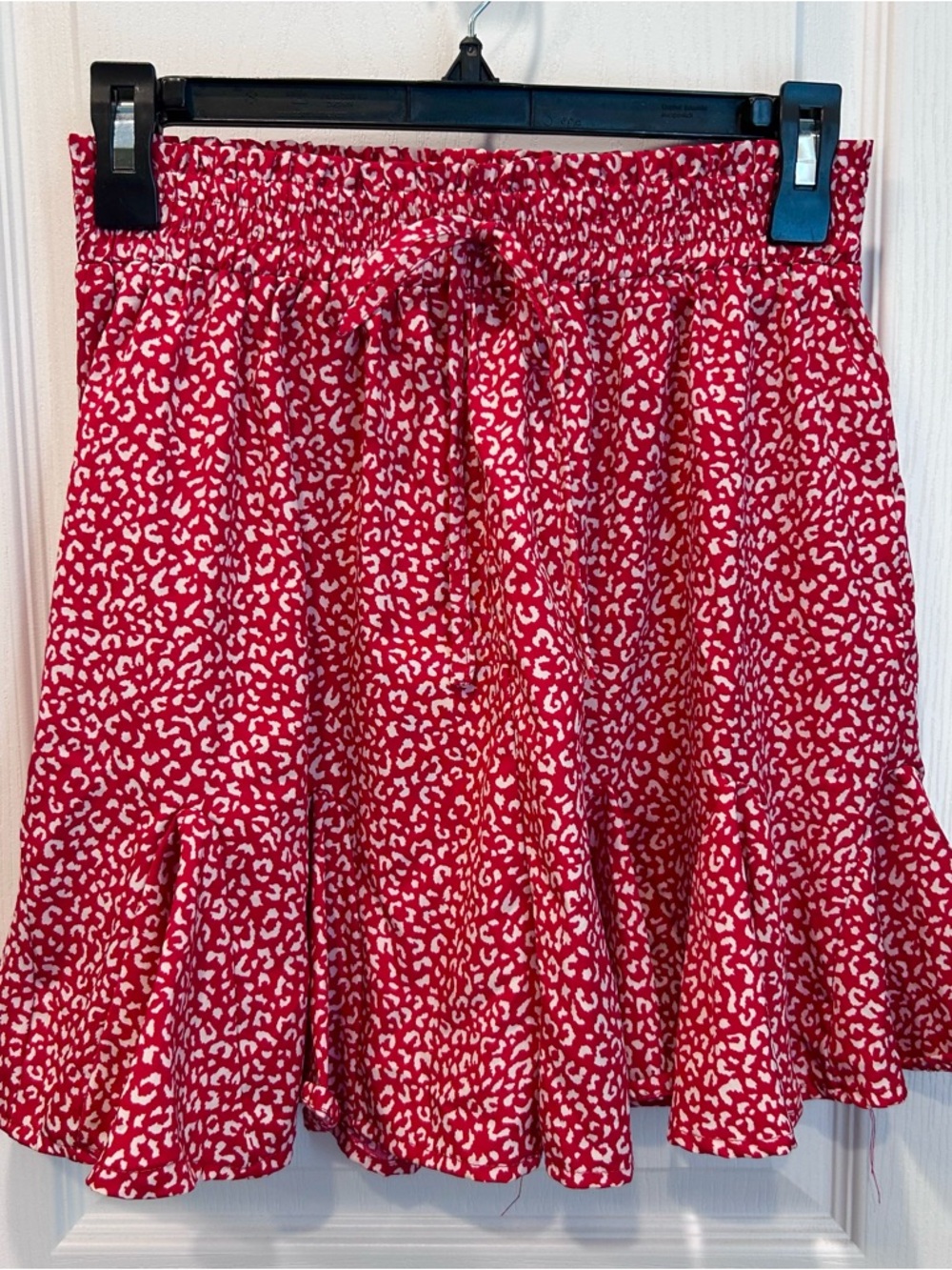 Love Women’s Red and White Printed Elastic Waist Pull On Flowy Size MD Shorts